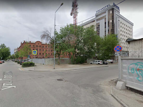     Бизнес-центр находится на углу улиц Энгельса и Гоголя. Фото: .google.ru/maps.