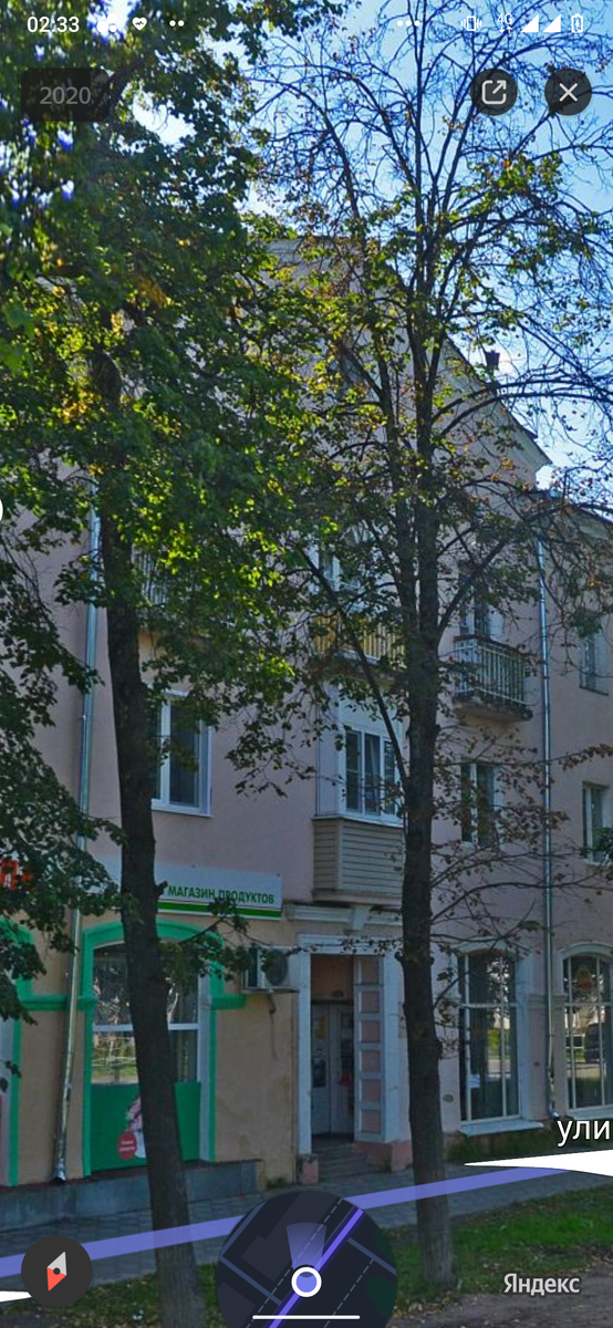 Фасад. Половина квартиры выходит на сторону дороги.