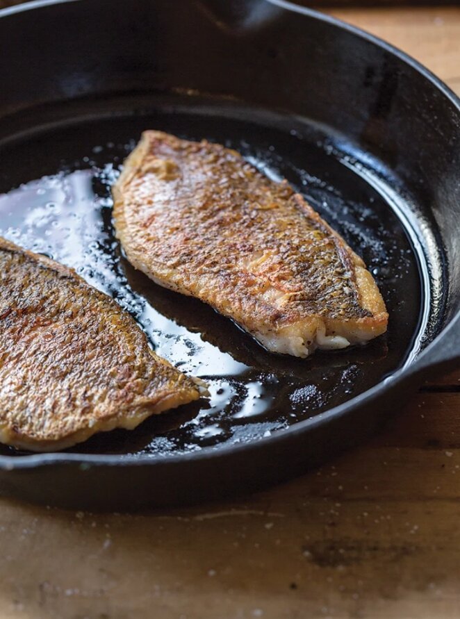 Чтобы рыба при жарке не прилипала к сковородке: 4 небанальных совета для идеальной рыбы. Проверила: они работают - особенно два: рыба