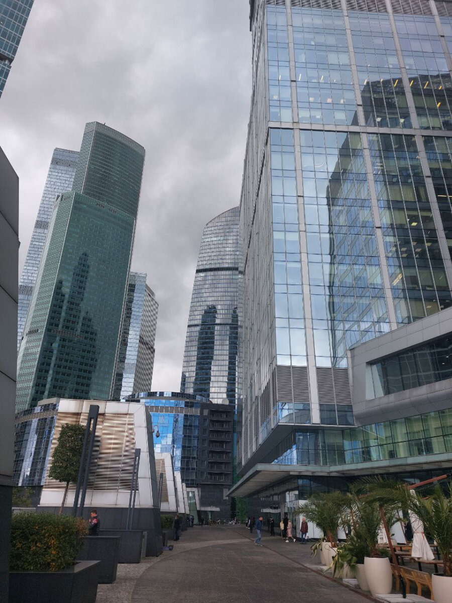 Небоскребы многих восхищают издалека, но это не лучшее место для постоянного пребывания.