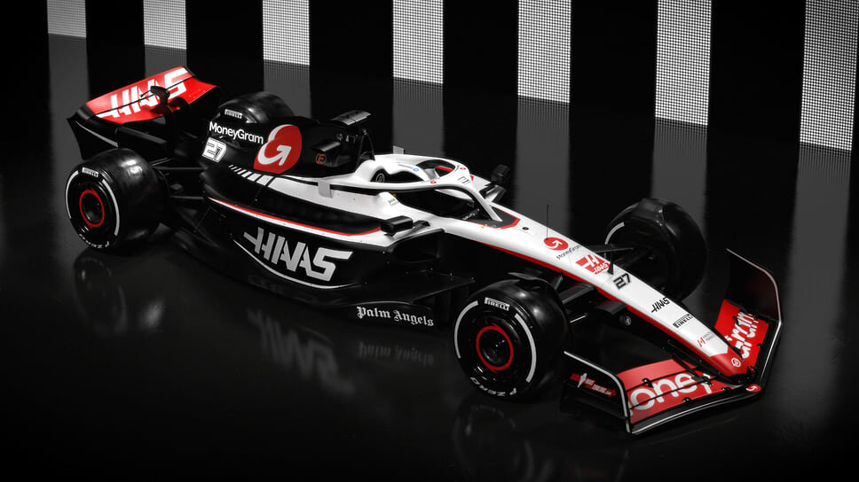 Фото: MoneyGram Haas F1 Team📷Болид Haas VF-22 в ливрее 2023 года