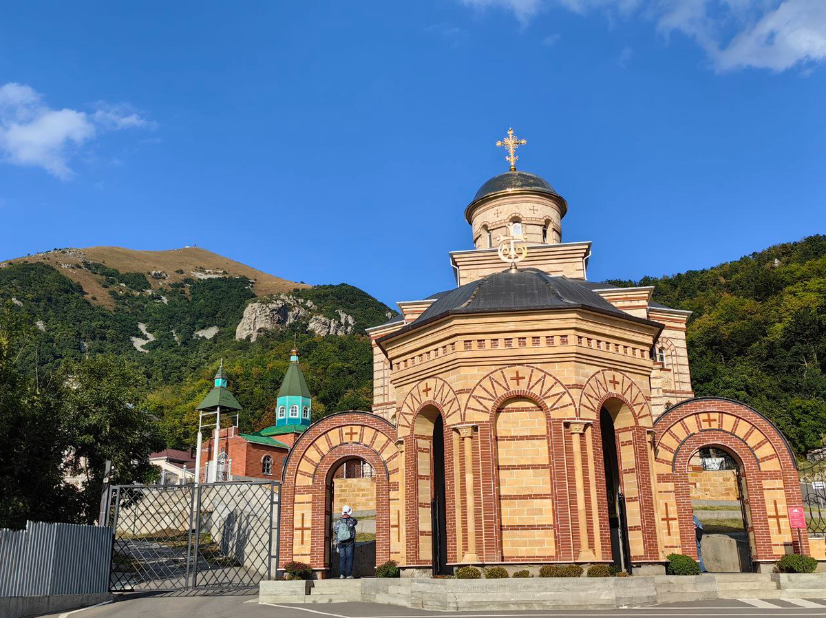 Второафонский монастырь и вершина Бештау