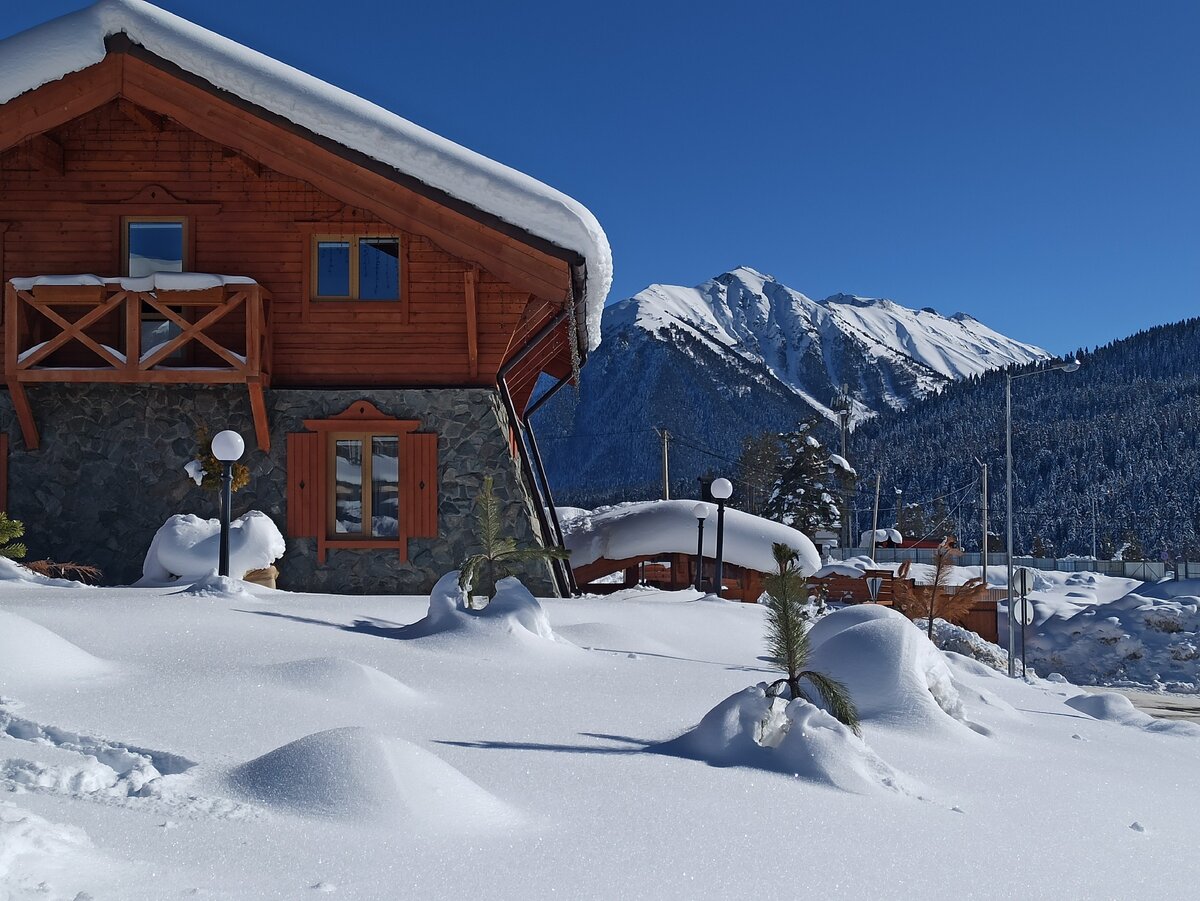 сугробы по самый пояс