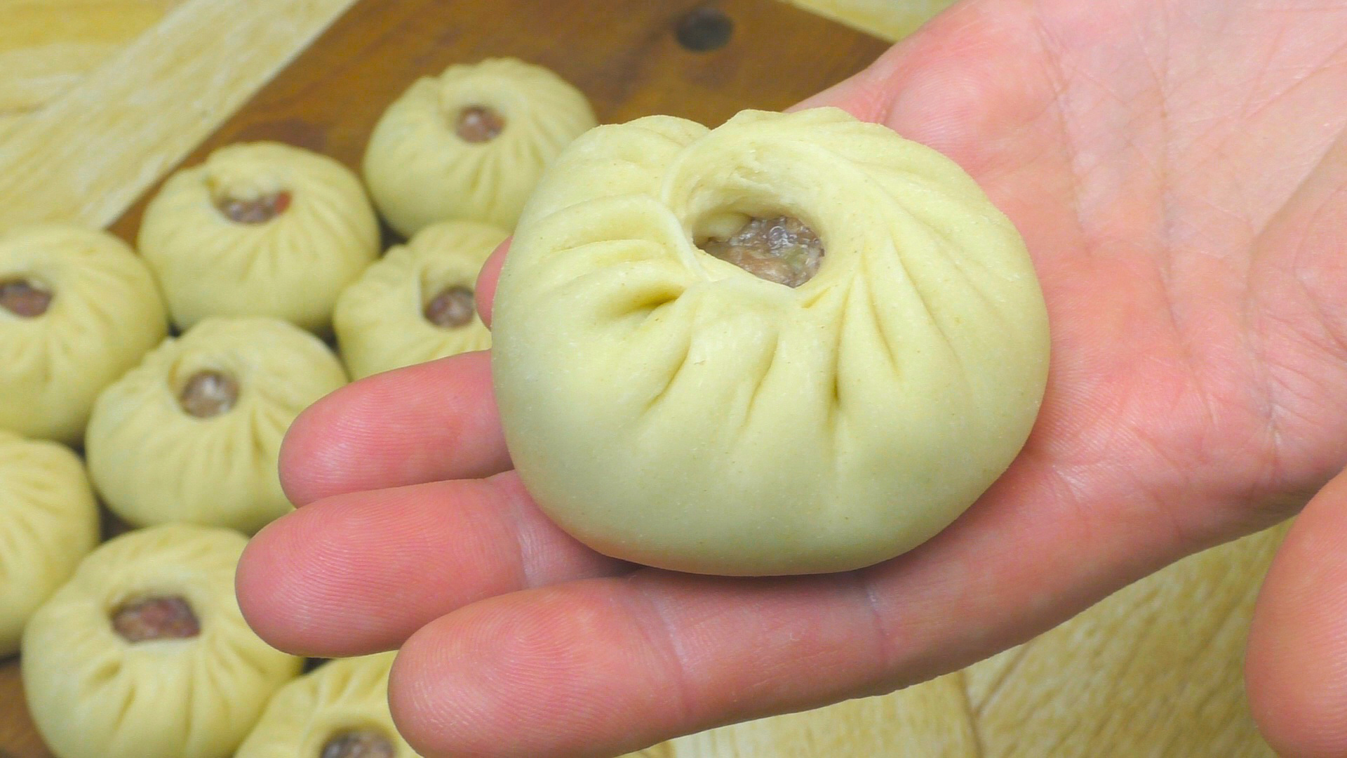 Как делают позы видео. Манты форма лепки. Как делают позы видео. Красивая лепка мантов. Как делают позы видео.