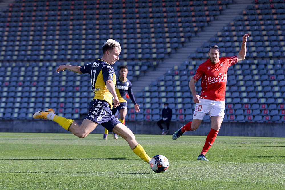 Александр Головин в атаке за свой клуб "Монако".  фото: картинки яндекса. 