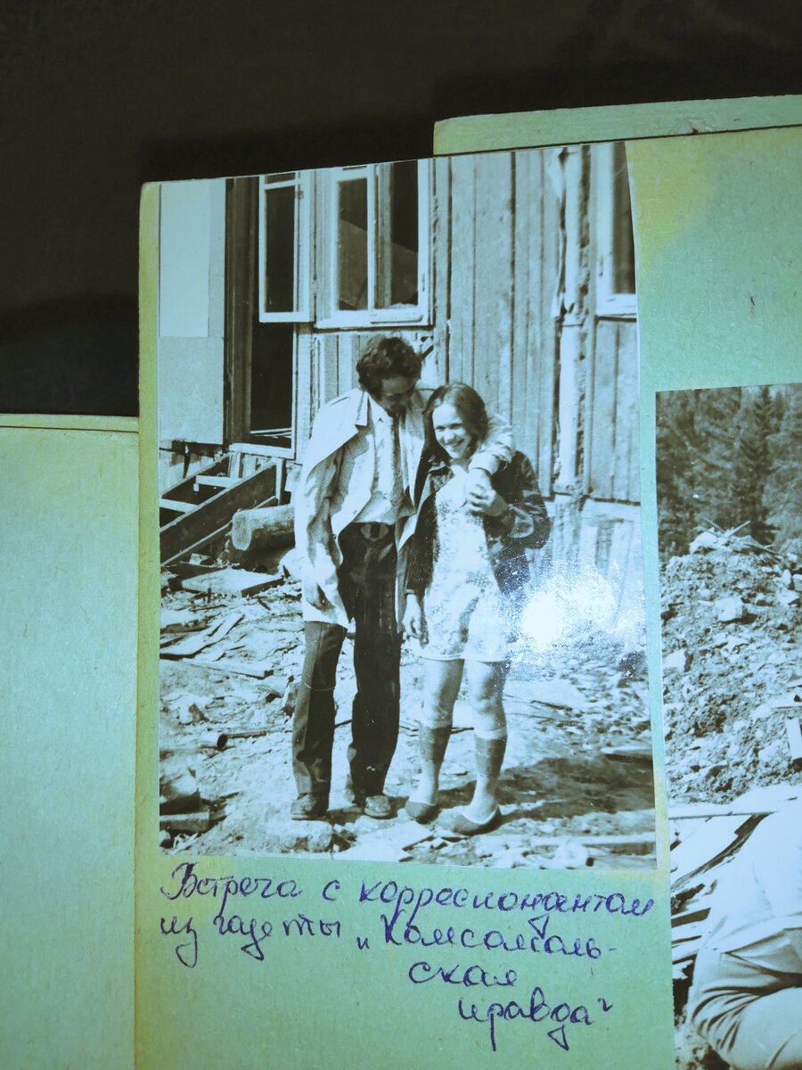 Совсем юная Галина даёт интервью журналисту из газеты "Комсомольская правда"