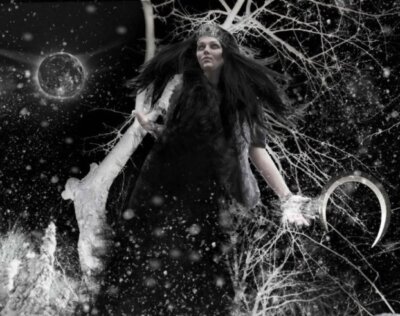 Символы Морены подчеркивают двойственность ее натуры ― они одновременно устрашают и дают надежду :