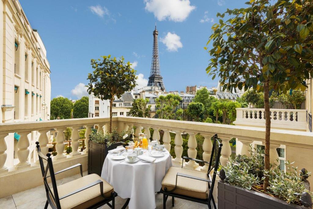 Источник: https://www.booking.com/hotel/fr/shangri-la-paris.ru