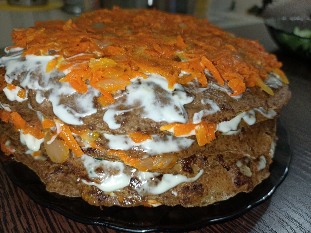 Печеночный торт рецепт из говяжьей печени с морковью и луком и чесноком пошагово фото