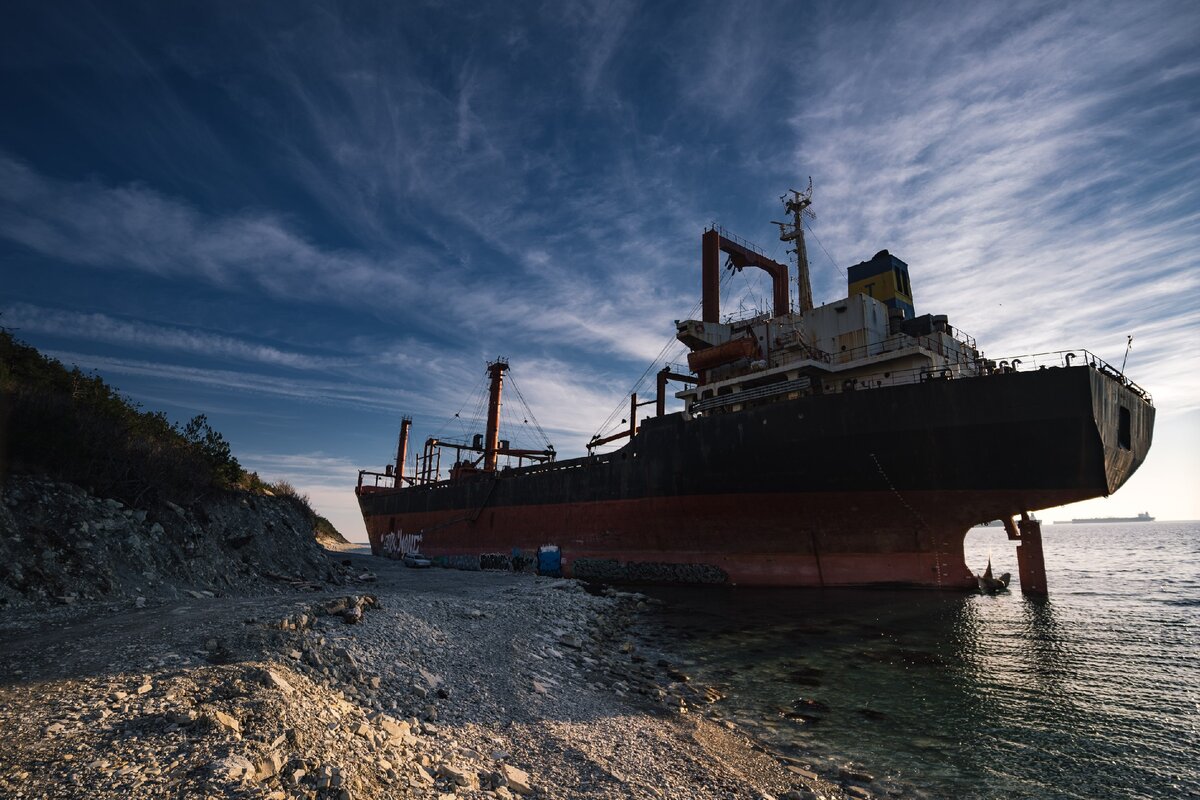 Фото сухогруза в море