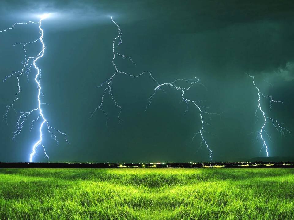 Рисунок 1. Молнии.