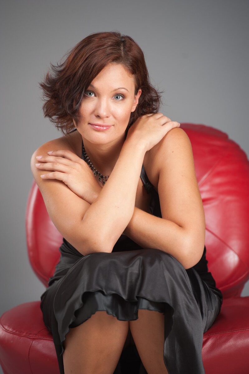 Меня зовут Екатерина Мириманова. Я эксперт по снижению веса и коррекции пищевого поведения. Автор популярной методики похудения "Минус 60"