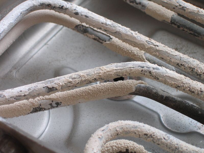 Трубопровод покрыт солями жесткости