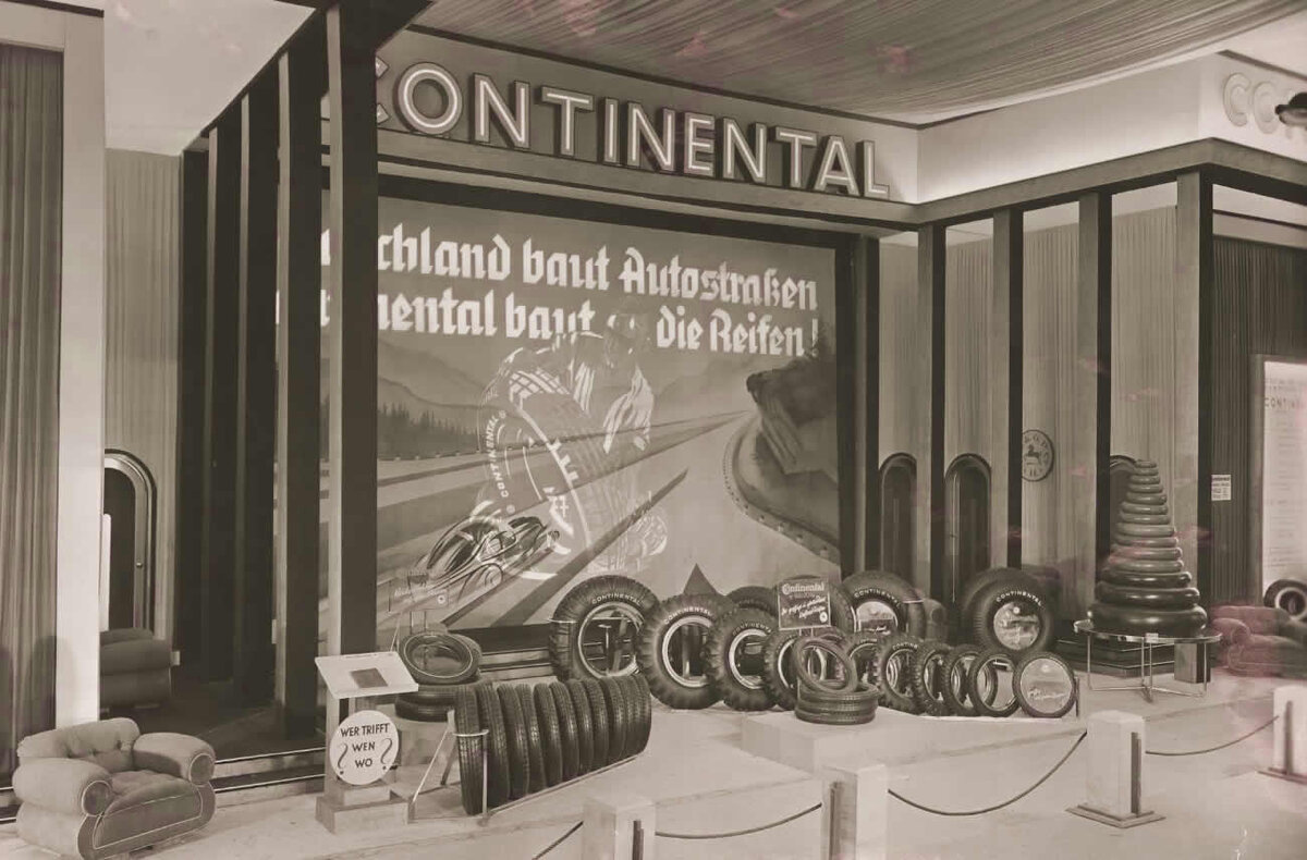 Стенд Continental на автосалоне IAA в Берлине, 1935 год.