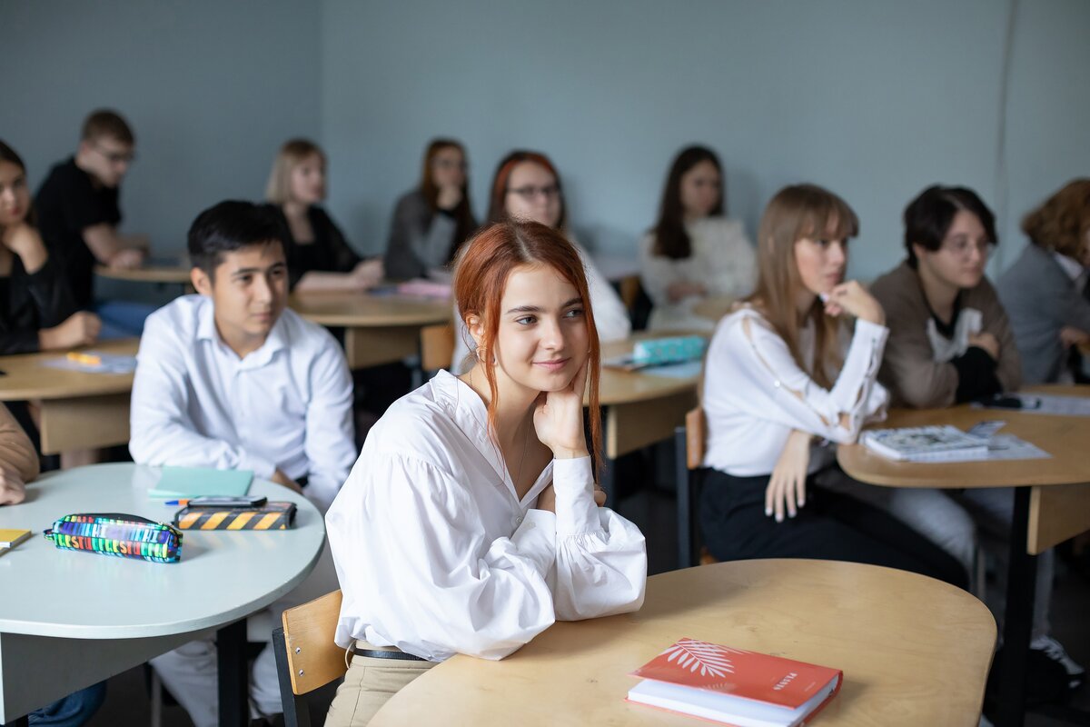 Работают ли колледжи. Международный колледж искусств и коммуникаций. МКИК колледж. Китайские колледжи. Художественные колледжи после 9 класса.