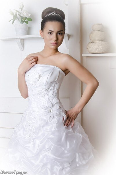 Бычкова Алина, Королева выпускного бала (Зеленогорск). Фото из архива проекта. Фотограф Евгения Фридзон. Прическа и макияж - самостоятельно. Платье - салон "Невеста". Место - фотостудия "В кадре" (Красноярск)