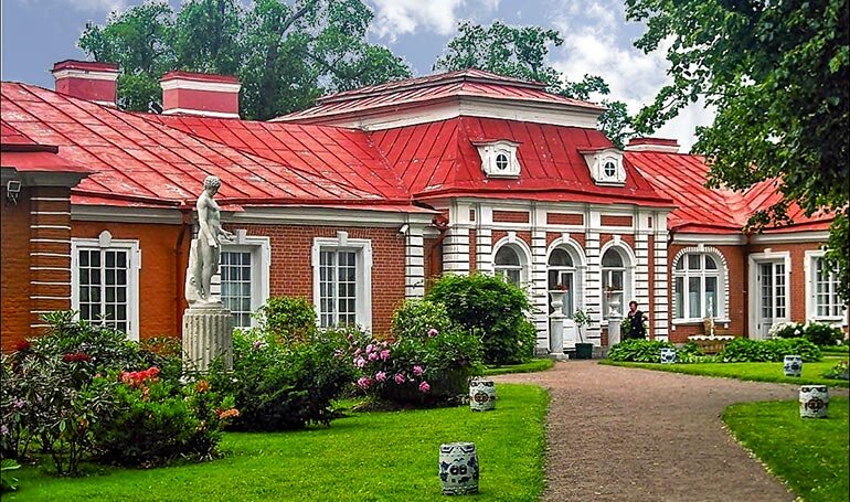 Банный корпус в Петергофе.