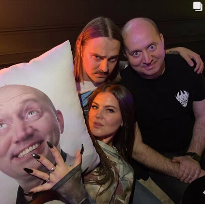 Сергей Бурунов, Соня Таюрская и Илья Прусикин на дне рождения Гарика Харламова, фото инстаграм Сони Таюрской