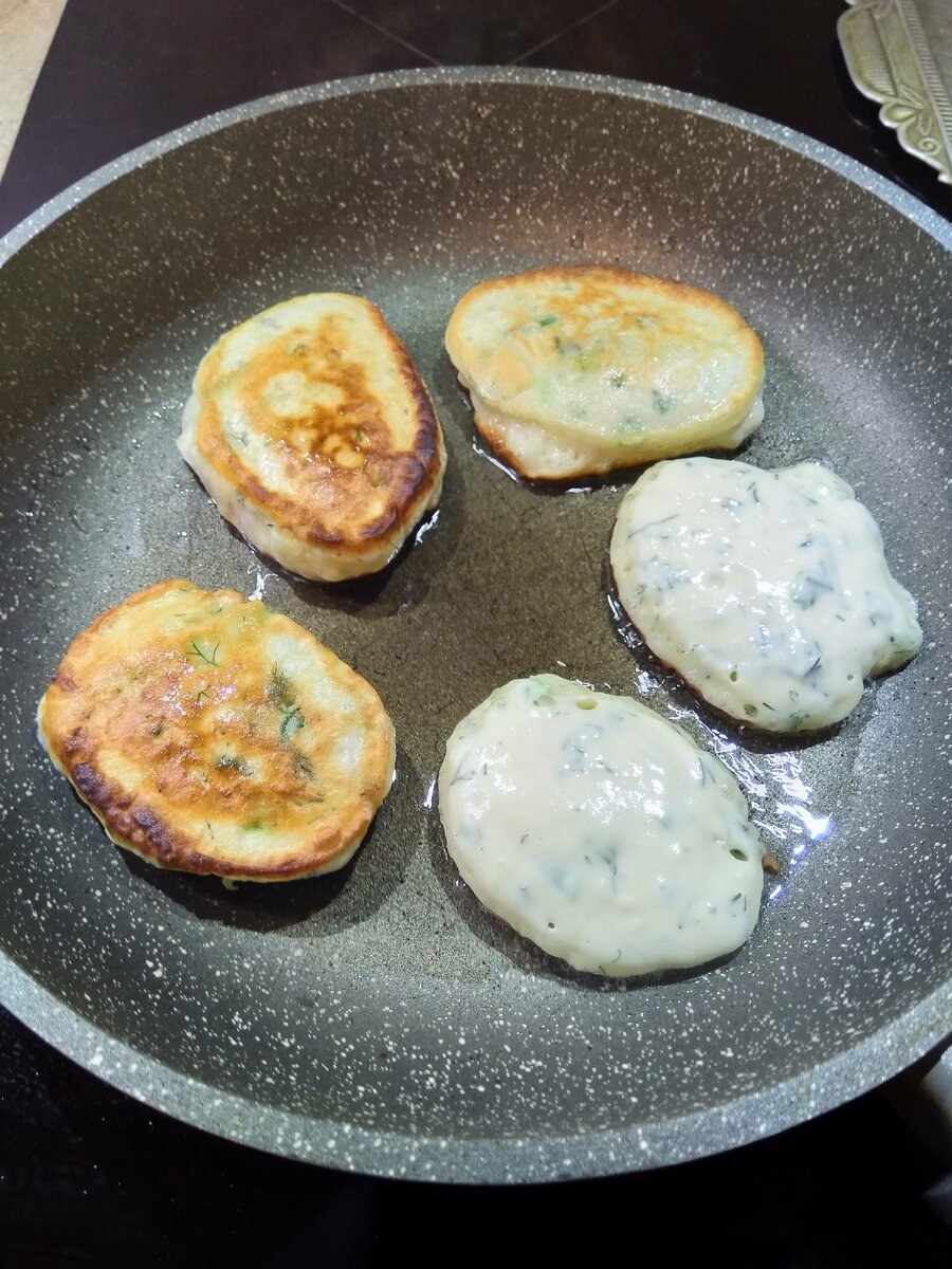 Фото автора. Оладьи с зеленью. Аппетитно!