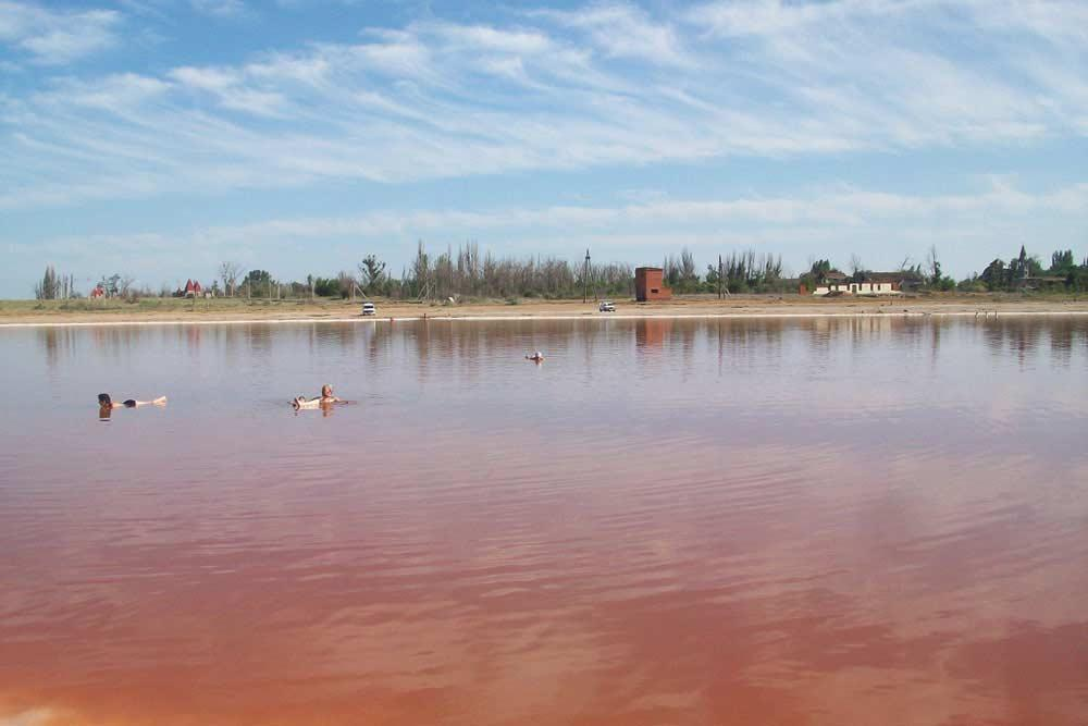 Озеро Тинаки Астрахань. Соленое озеро Тинаки. Озеро Ильмень Тинаки. Соленое озеро Астраханская область Тинаки. Лечебные озера области