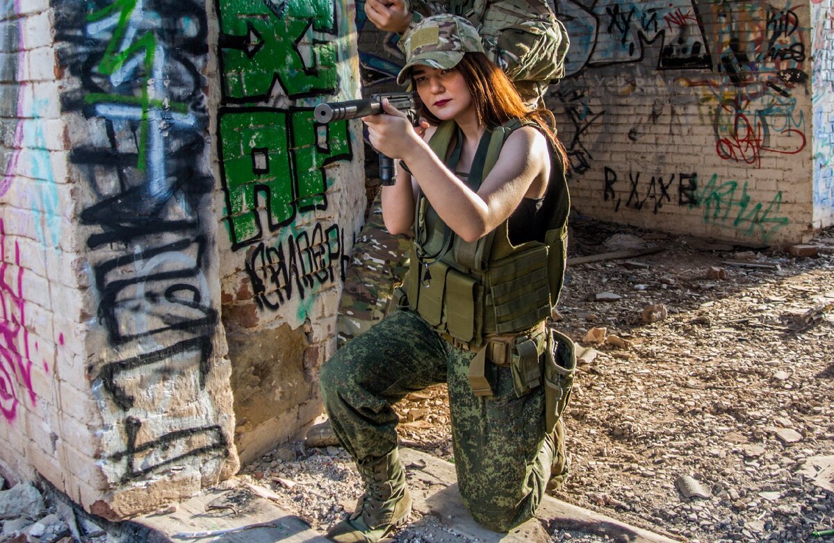 это позирование для фото, на самом деле защита у нас на все части тела