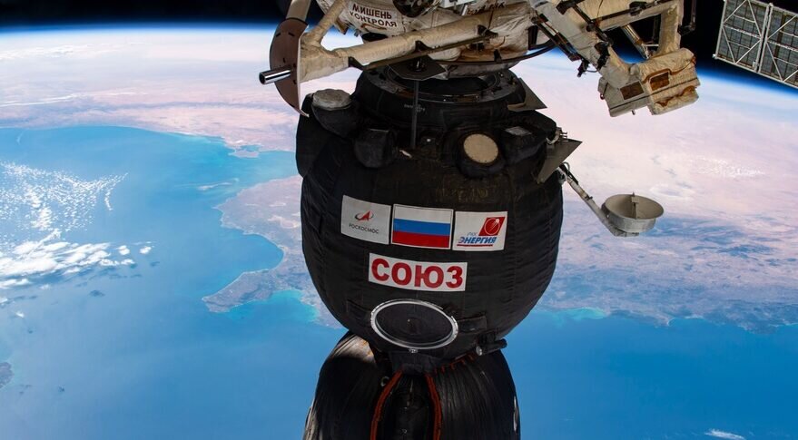 9 марта НАСА сообщило, что подписало контракт с Axiom Space, обменяв кресло Axiom, приобретенное во время следующей миссии "Союза" на МКС в апреле, на место коммерческого экипажа в 2023 году. 