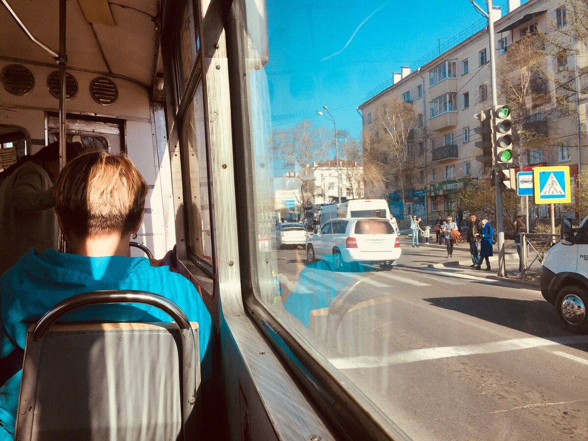 В трамвае кататься классно, но дорого. Проезд за одного пассажира стоит 28 рублей!