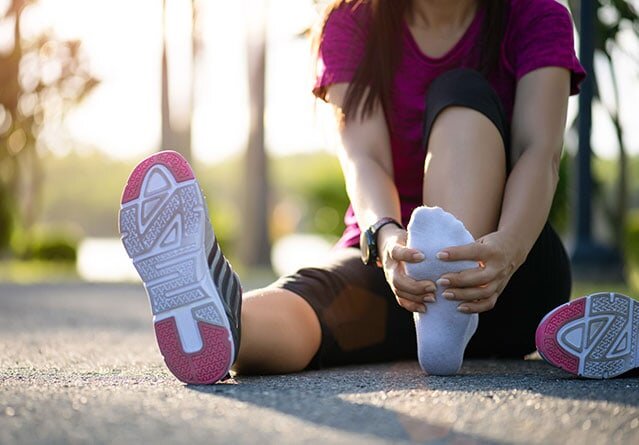 Плюсневые кости находятся в зоне риска стресс-перелома от бега, прыжков и даже танцев. 