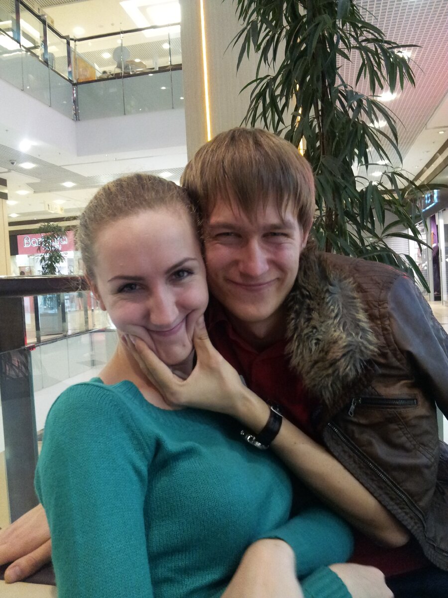А это мои друзья, хотя мы вообще-то давно не виделись. Но они для меня всегда были одним из тех немногочисленных примеров счастливых и гармоничных пар