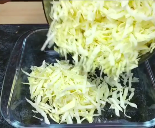 Порежьте капусту