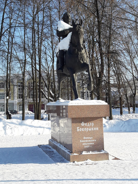 Памятник воеводе. Фото Дремучий мужик