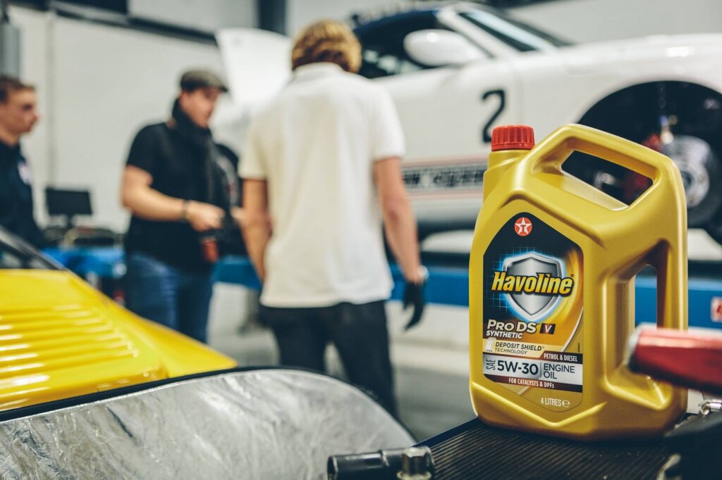 У каждого начинающего водителя есть вопросы о том, как правильно использовать моторное масло.