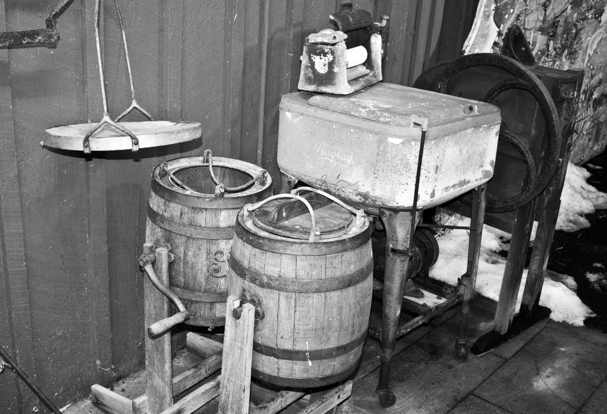 Как менялась стиральная машина. Стиральная машина Уильяма Блэкстона. Первая стиральная машина Алва Фишер. Уильям Блэкстоун первая стиральная машина. Стиральная машина 1907.