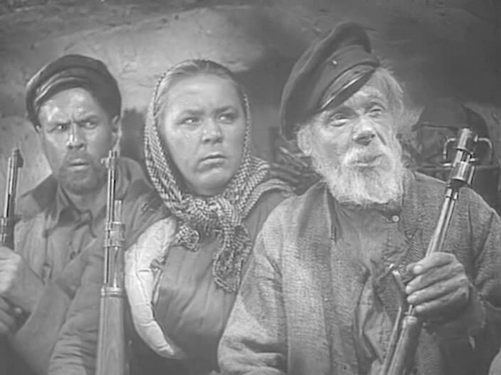 Фильм "Секретарь райкома"  1942 год, Телегина в роли партизанки Дарьи