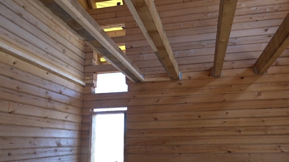 Утепление потолка в деревянном доме