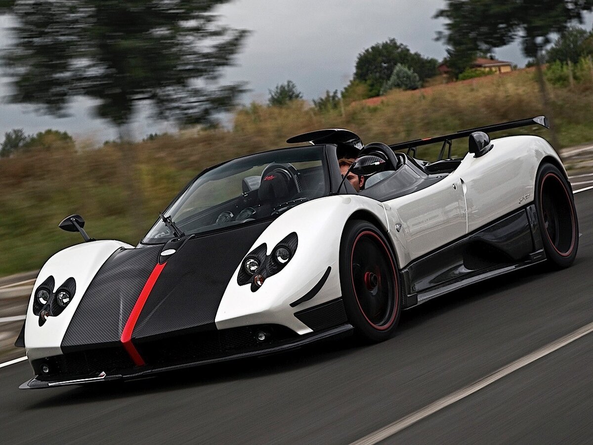 Итальянский спорткар. Пагани зонда Cinque. Pagani Zonda Roadster. Zonda Cinque Roadster. Пагани зонда цинк родстер.