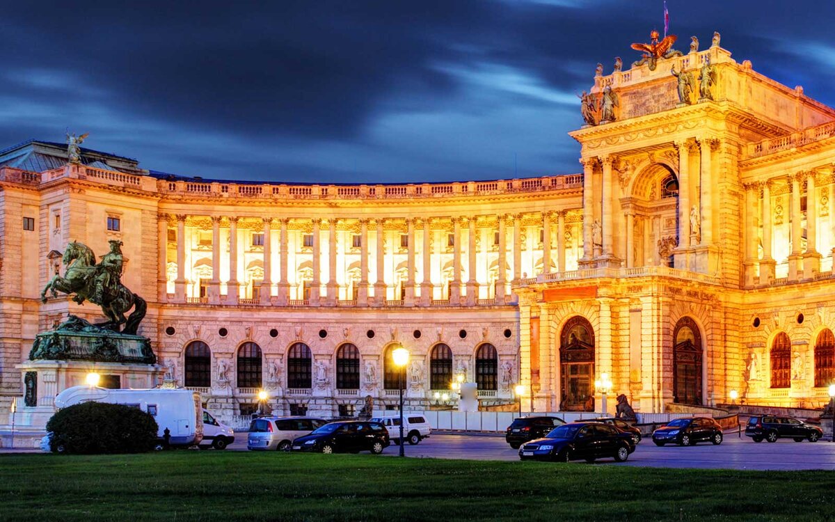 Vienna s. Дворцовый комплекс Хофбург. Хофбург Вена. Замок Хофбург в Вене. Резиденция Габсбургов в Вене.