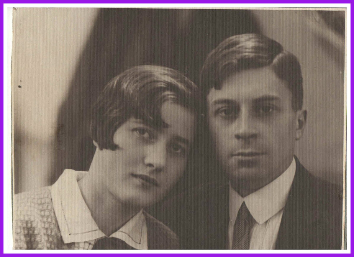 Фото из личного архива - мои бабушка и дедушка.