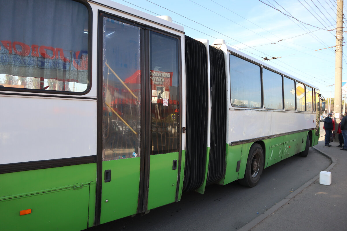 Последние "икарусы" России работают в Курске