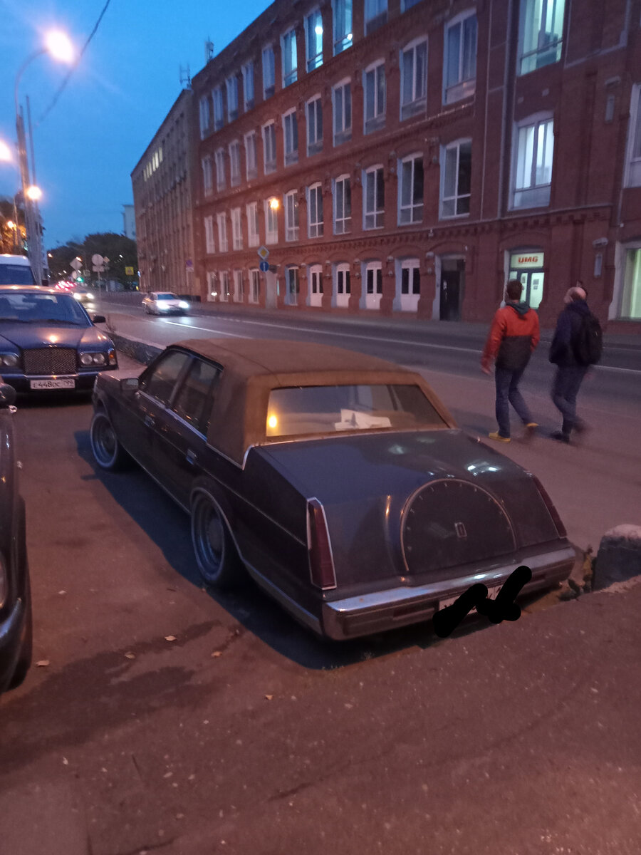 Фото автора. По моему это Линкольн. 🤔