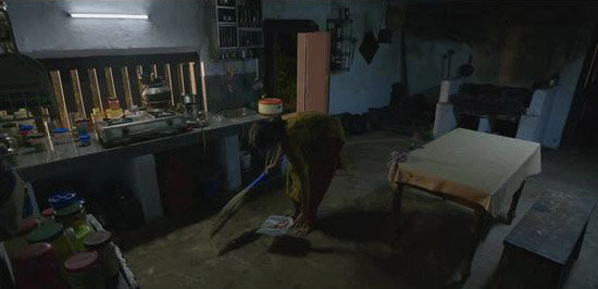 Большая часть сцен фильма «Большая индийская кухня» происходит на замызганной кухоньке