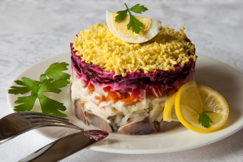 «Сельдь под шубой». Иллюстрация для статьи используется по стандартной лицензии ©dachnyedela.ru