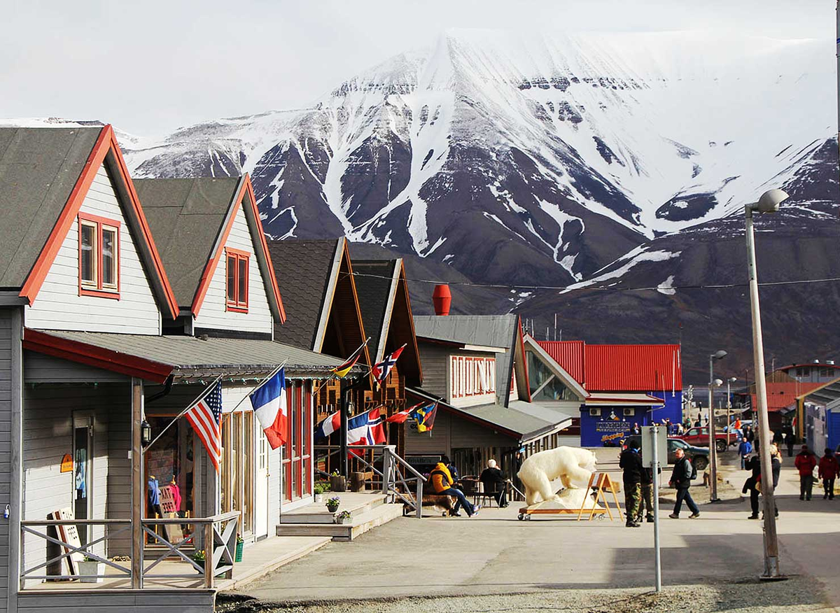 Норвегия раньше. Лонгйир, Шпицберген, Норвегия. Лонгйир Longyearbyen Норвегия. Лонгйир (Longyearbyen), Шпицберген. Поселок Лонгйир Шпицберген.