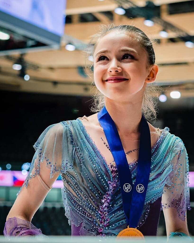 Юная фигуристка 