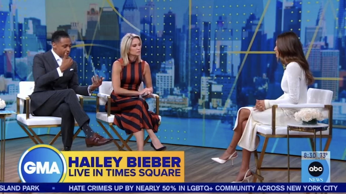 Хейли Бибер в студии