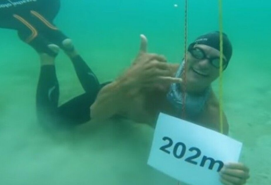 Рекорд плавания под водой. Стоит под водой. Фридайвер стиг северинсен. Чейн халтгрен. Рекорд плавания под водой.