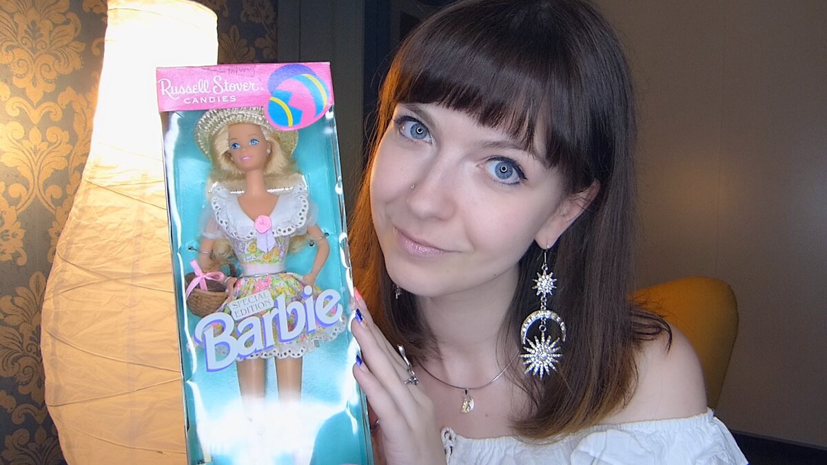 С первой куклой Барби Russel Stover candies в коллекции