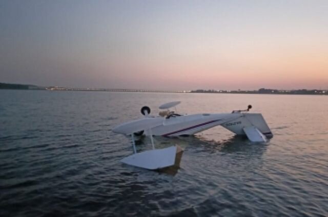    Что случилось с гидропланом, опрокинувшимся на реке в Татарстане?