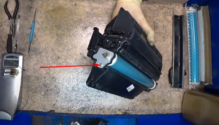 Фото 22. Выкручиваем винты, закрепляющие ракель