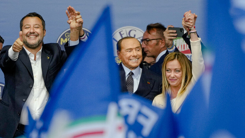     Джорджа Мелони, Сильвио Берлускони и Маттео Сальвини AP Alessandra Tarantino